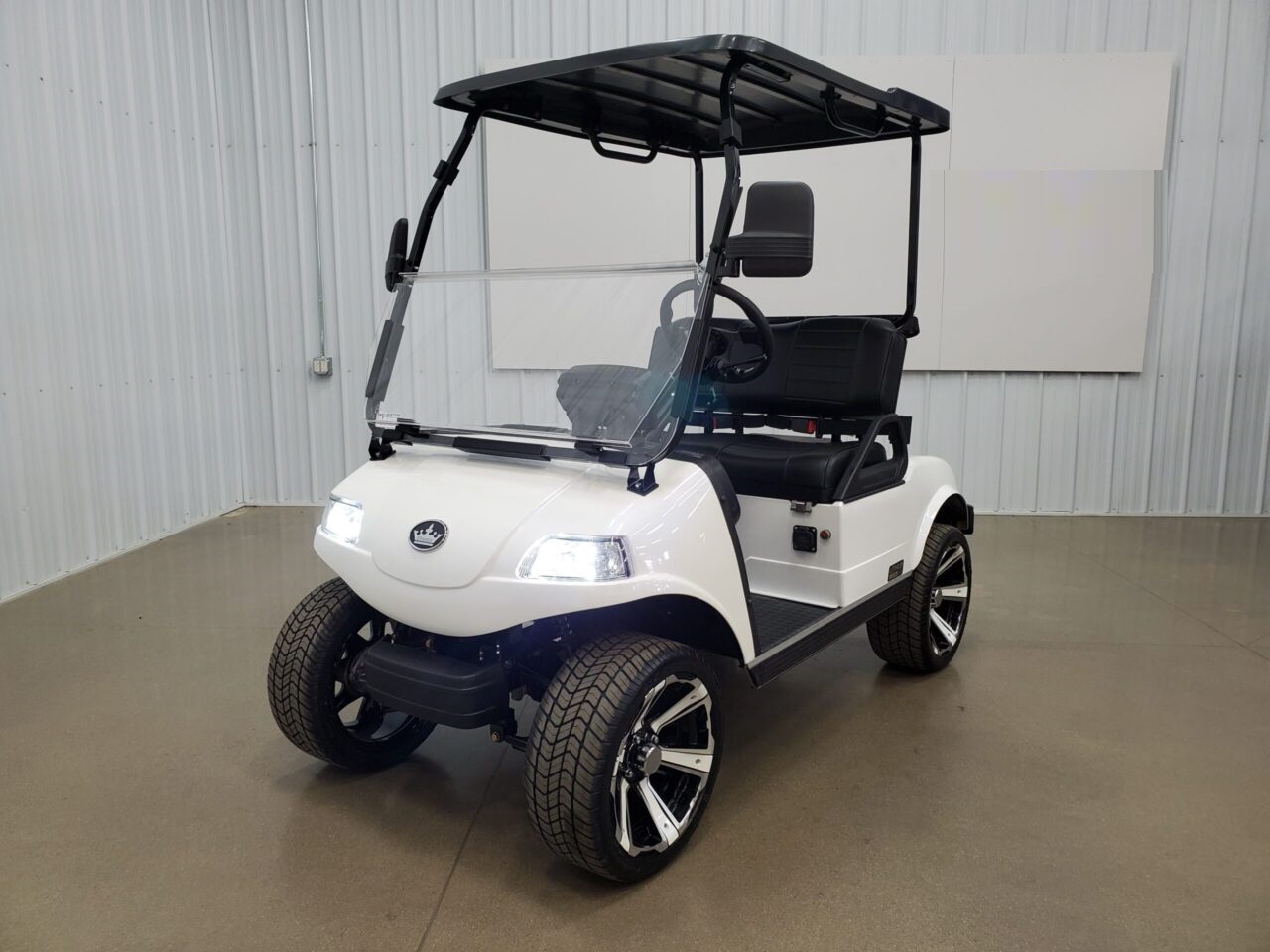 2023 Evolution Classic 2 Plus Lithium Ion Golf Cart, Mineral White For Sale
